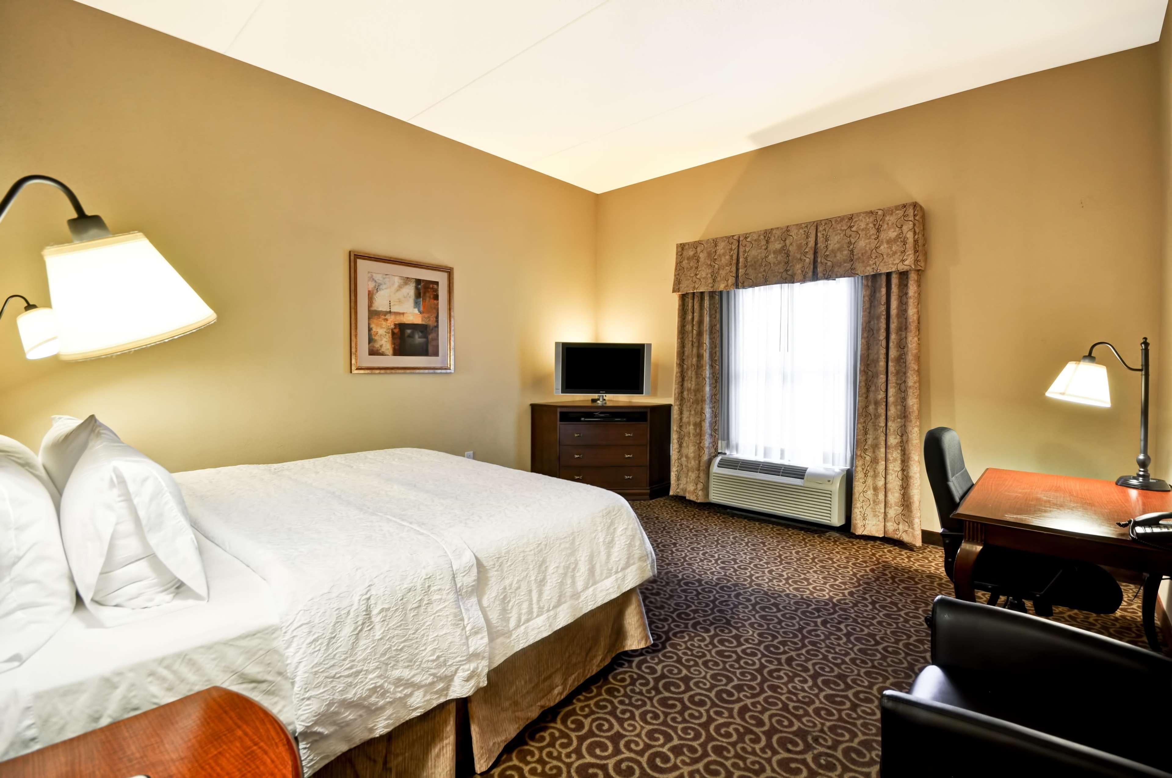 Hampton Inn And Suites Fredericksburg Exterior photo