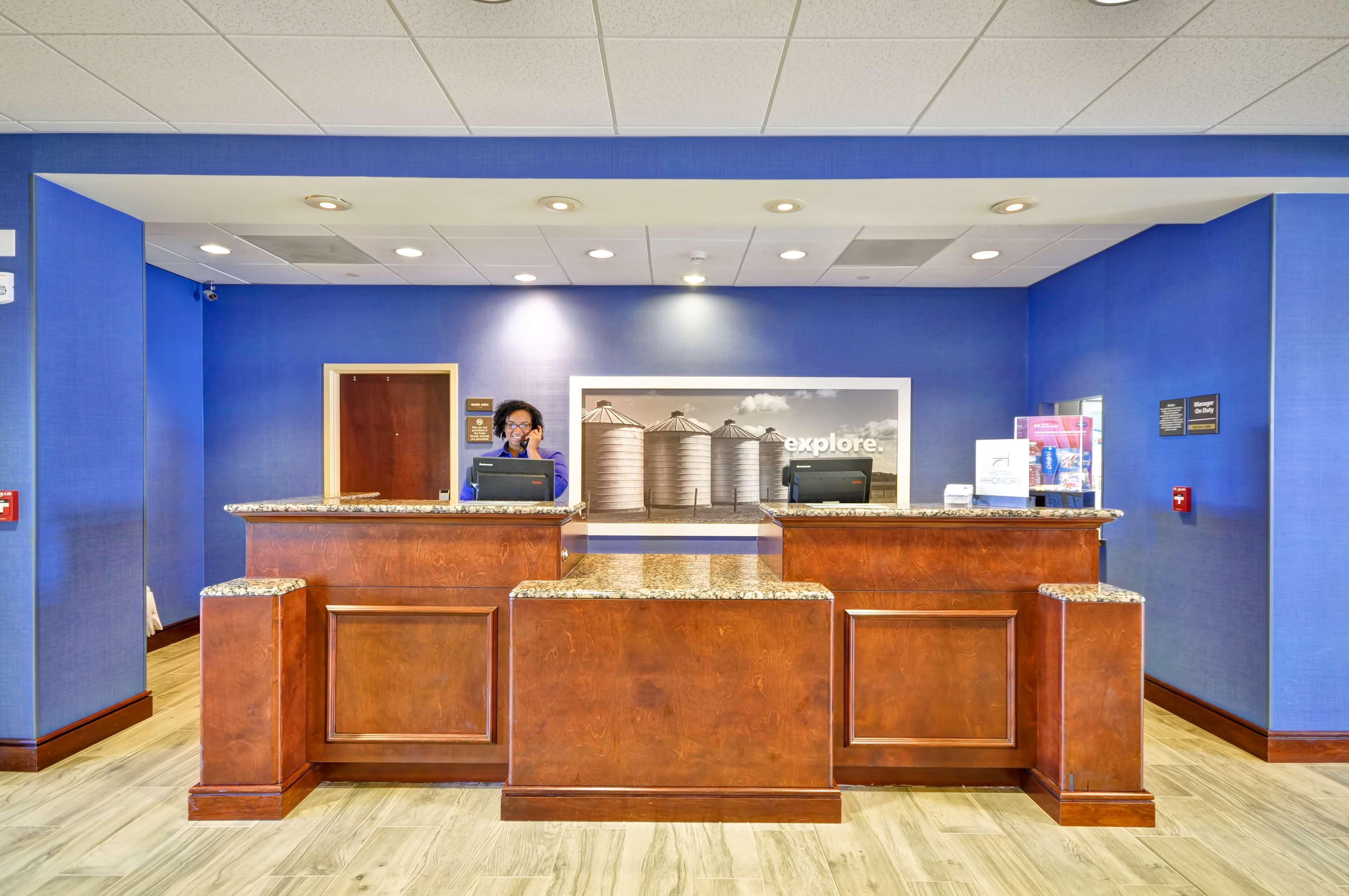 Hampton Inn And Suites Fredericksburg Exterior photo