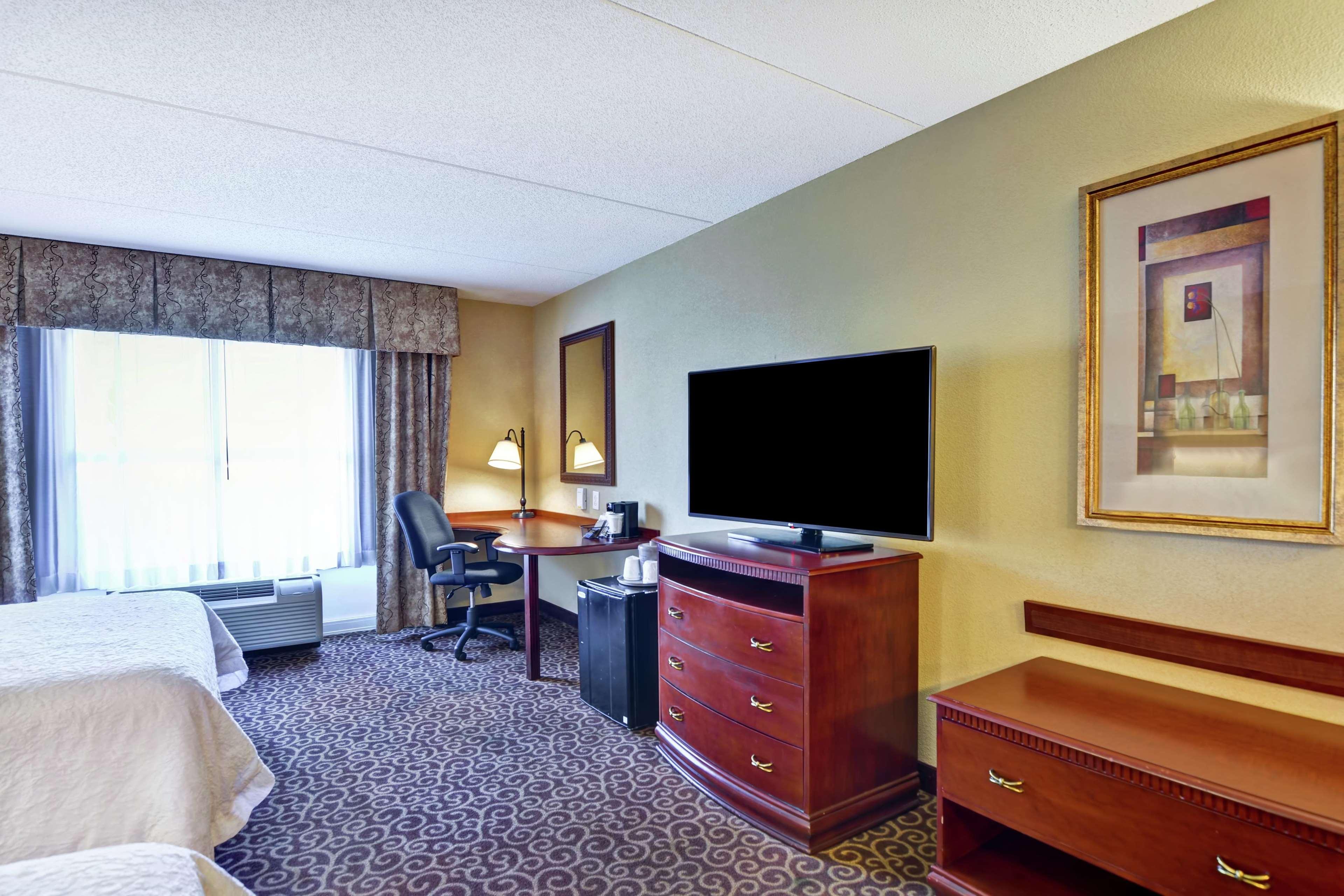 Hampton Inn And Suites Fredericksburg Exterior photo