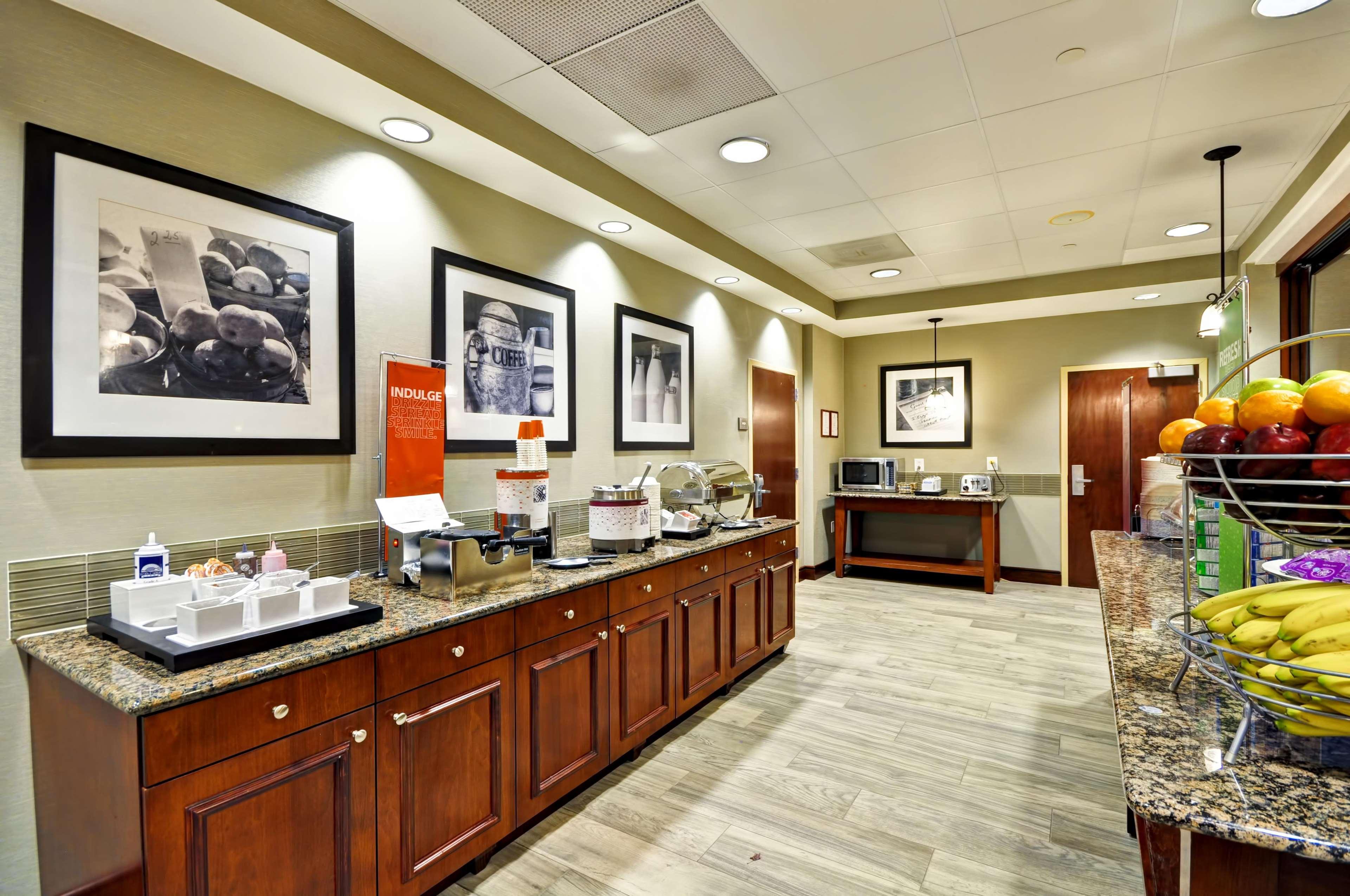 Hampton Inn And Suites Fredericksburg Exterior photo